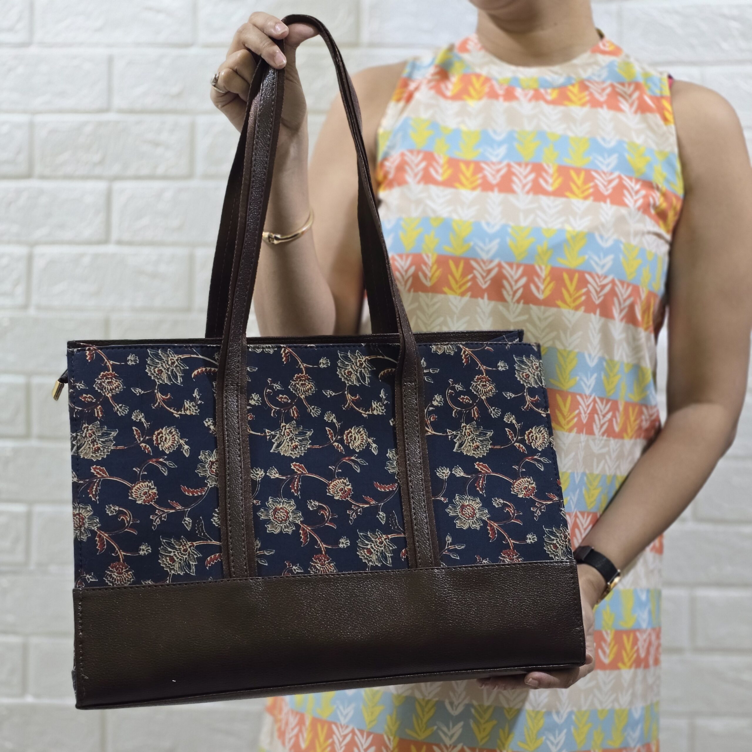 FR Twilight Floral Tote - Image 6